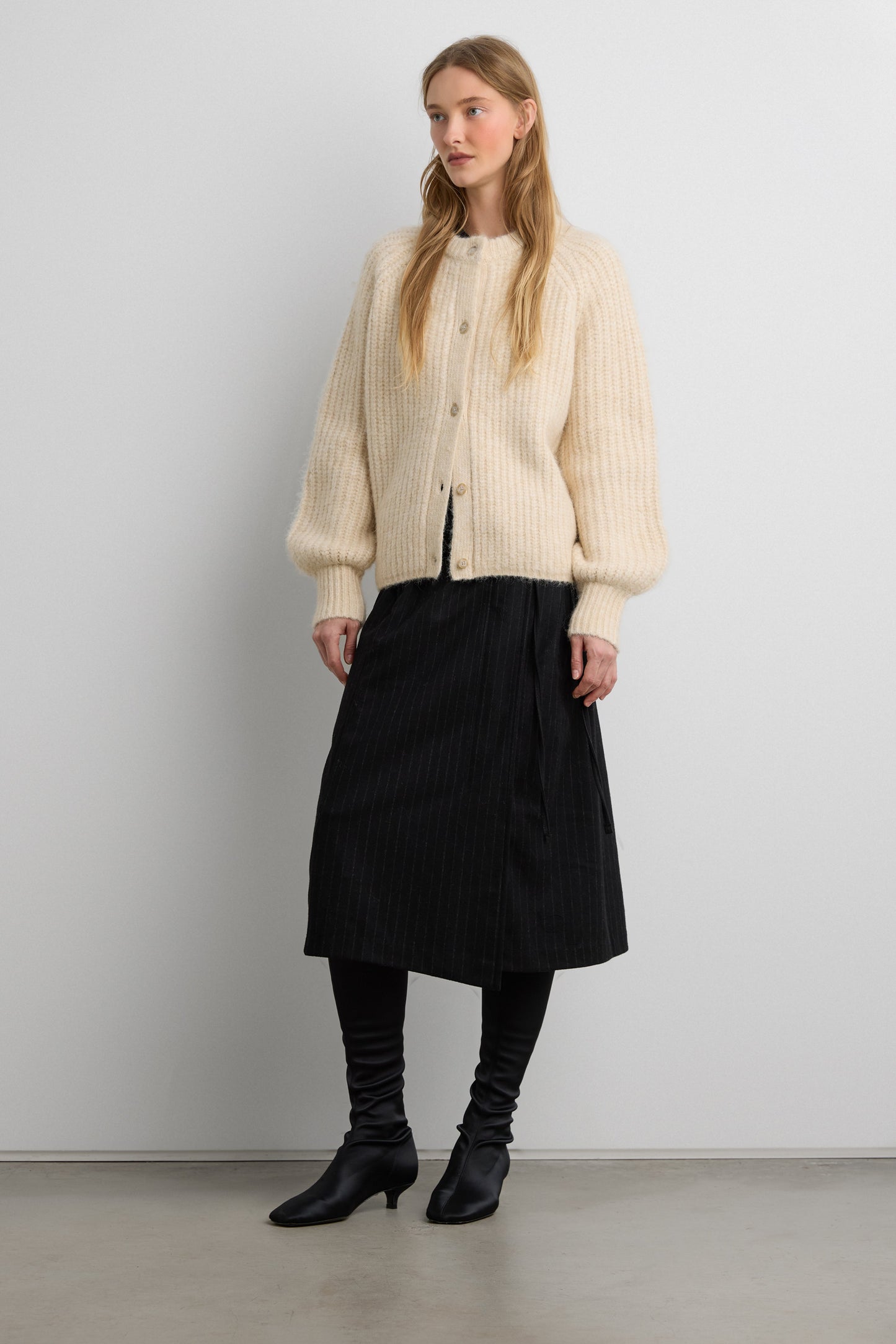 RAGLAN SLEEVE BUTTON FRONT CARDIGAN