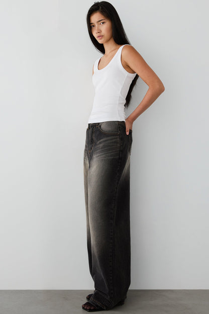 MID-RISE CURVED LEG VINTAGE WASH JEAN