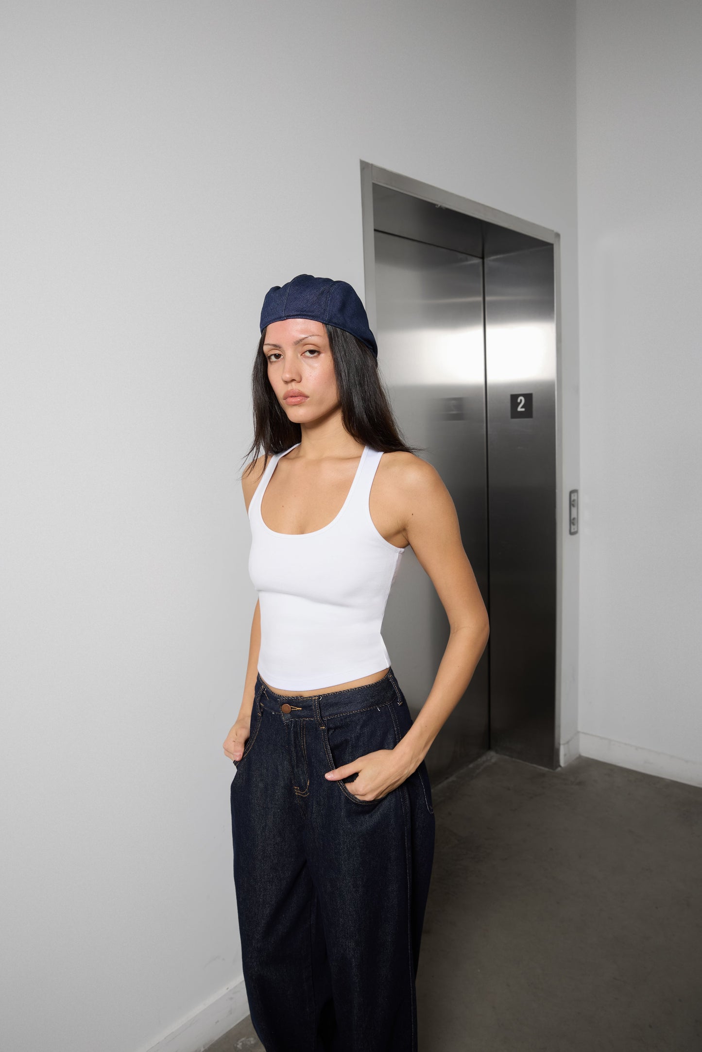 FORM SCOOP NECK TANK TOP