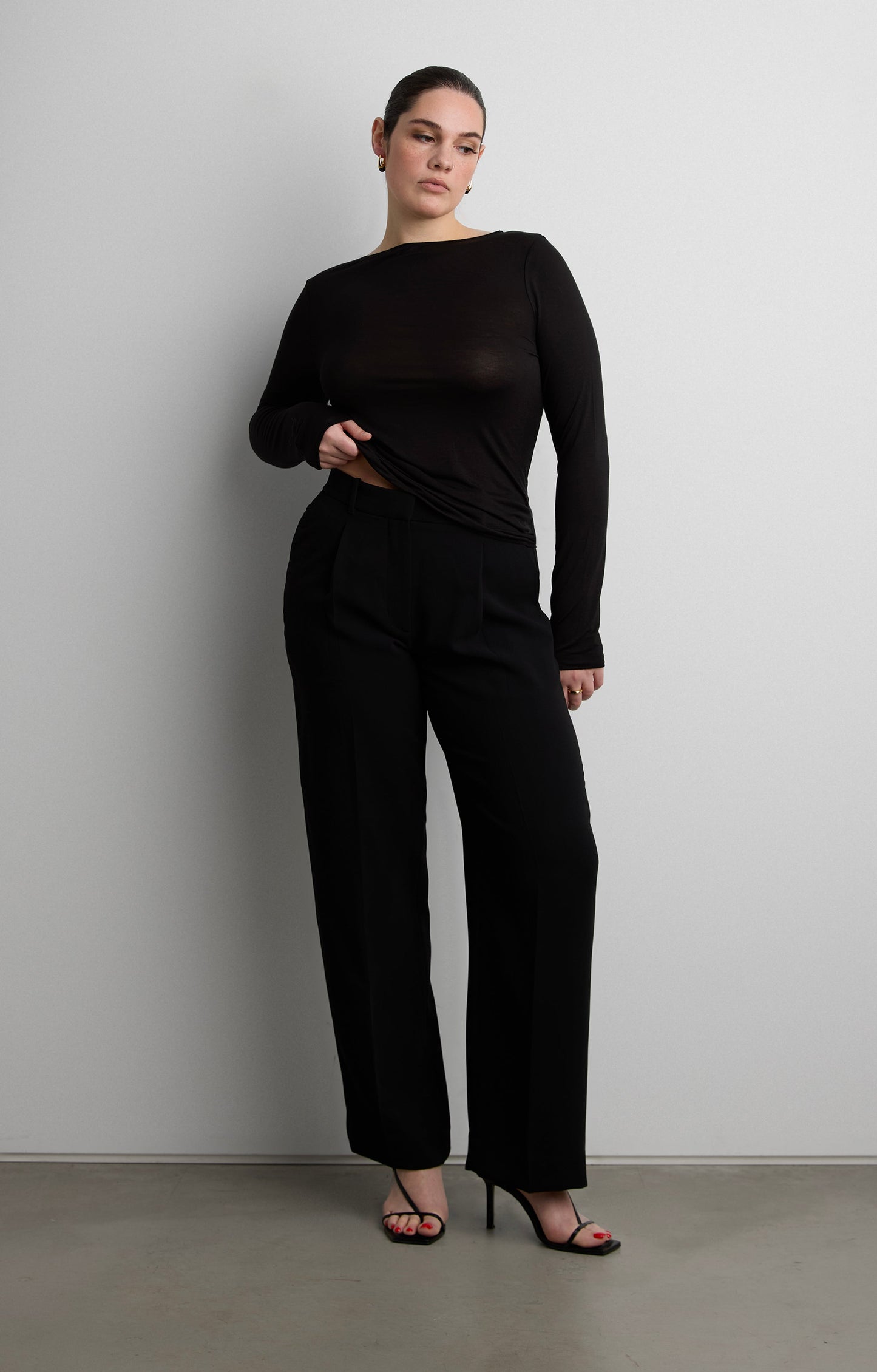 SHEER LIGHTWEIGHT BOAT NECK TOP