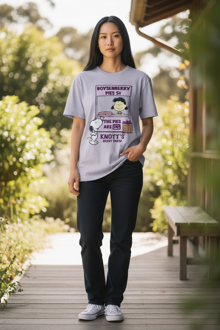 PEANUTS® KNOTT'S BERRY FARM BOYSENBERRY PIE BOOTH TEE